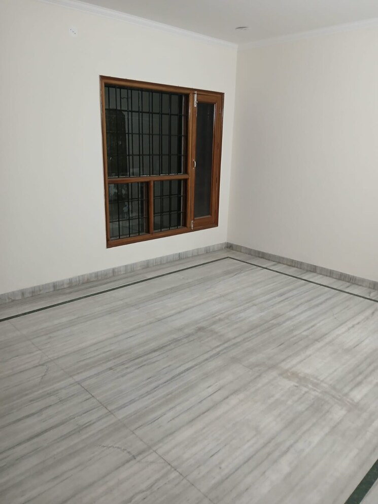 Room, sector 37 3 Bedroom 1800 Sq.Ft. Builder Floor In Sector 37 Chandigarh 8849534