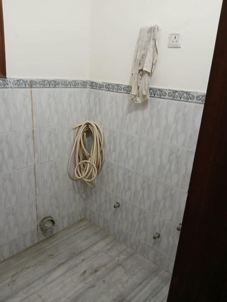 Bathroom, sector 37 3 Bedroom 1800 Sq.Ft. Builder Floor In Sector 37 Chandigarh 8849534