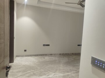 Room in 4 BHK Independent House at Vasant Vihar – for Rent