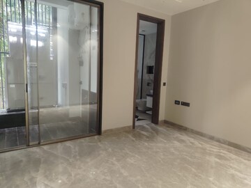 Room in 4 BHK Independent House at Vasant Vihar – for Rent