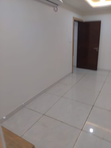 Room in 4 BHK Apartment at Vasavi GP Trends, Nanakramguda – for Rent
