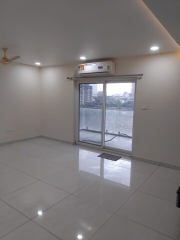 Room in 4 BHK Apartment at Vasavi GP Trends, Nanakramguda – for Rent