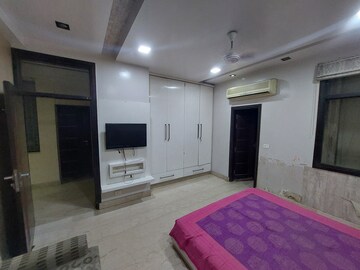 Bedroom in 3 BHK Builder Floor at Gujranwala Town – for Rent