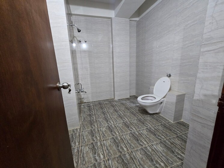 Bathroom, sama savli road 3 Bedroom 1900 Sq.Ft. Penthouse In Sama Savli Road Vadodara 8849582