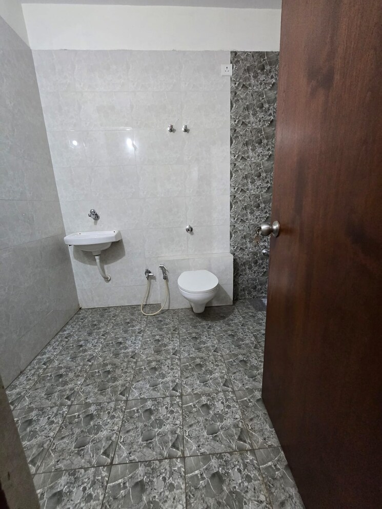 Bathroom, sama savli road 3 Bedroom 1900 Sq.Ft. Penthouse In Sama Savli Road Vadodara 8849582
