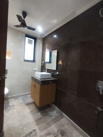 Kitchen in 3 BHK Builder Floor at Gupta Awas, Sector 43 – for Rent