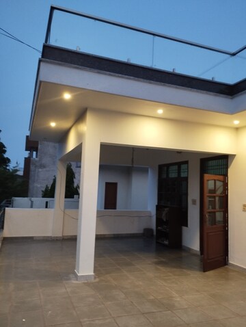 Room in 3 BHK Independent House at Sector 15 – for Rent