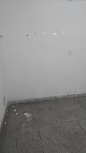 Room in 2.5 BHK Apartment at Mayur Vihar – for Sale