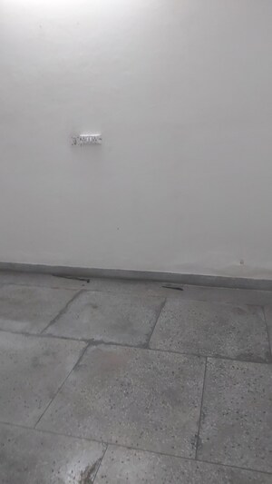 Room in 2.5 BHK Apartment at Mayur Vihar – for Sale