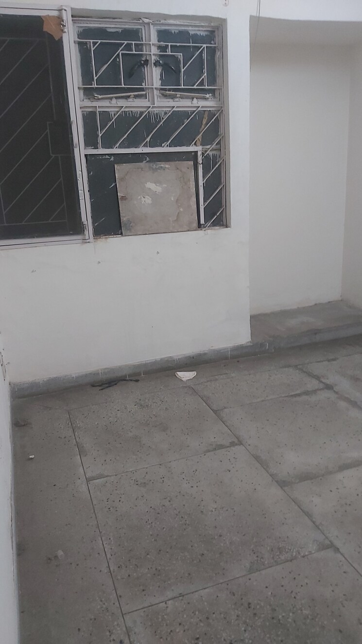 Room, mayur vihar 2.5 Bedroom 800 Sq.Ft. Apartment In Mayur Vihar Delhi 8849642