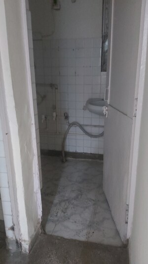 Bathroom in 2.5 BHK Apartment at Mayur Vihar – for Sale