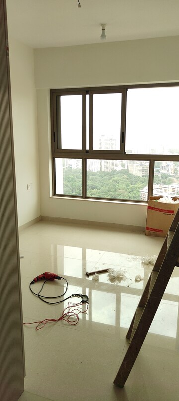 Bedroom in 2 BHK Apartment at Kalpataru Paramount, Kapur Bawdi – for Rent