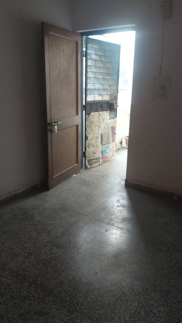 Furnished Amenities in 1.5 BHK Apartment at Uma Cooperative Society, Mayur Vihar 1 – for Rent