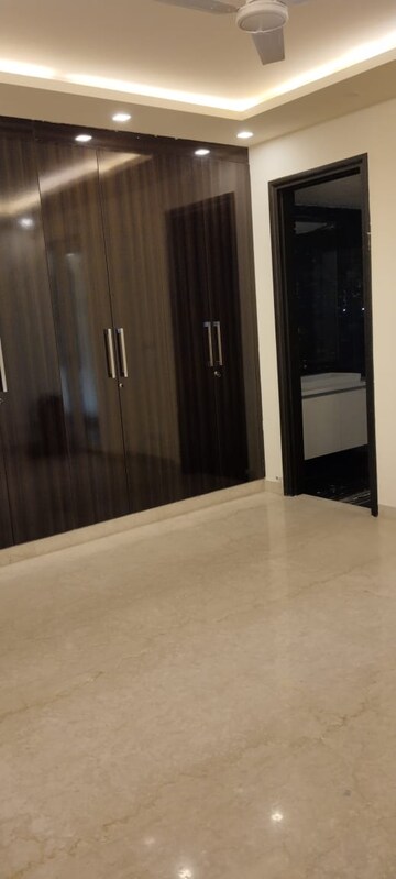 Room in 4 BHK Builder Floor at Safdarjung Enclave – for Rent