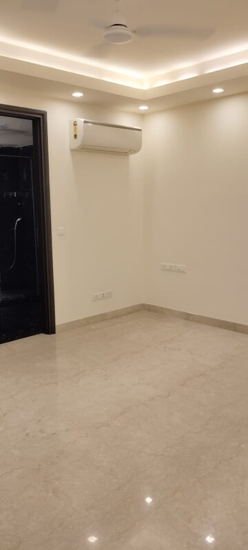 Room in 4 BHK Builder Floor at Safdarjung Enclave – for Rent