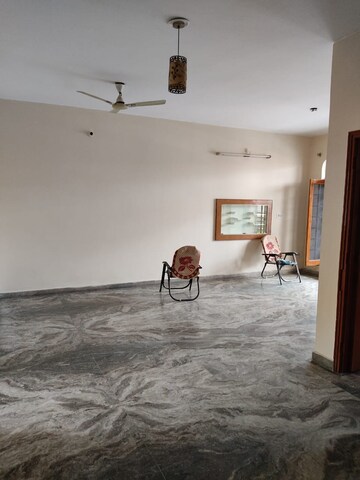 Room in 2 BHK Builder Floor at Urban Estate Phase ii – for Rent