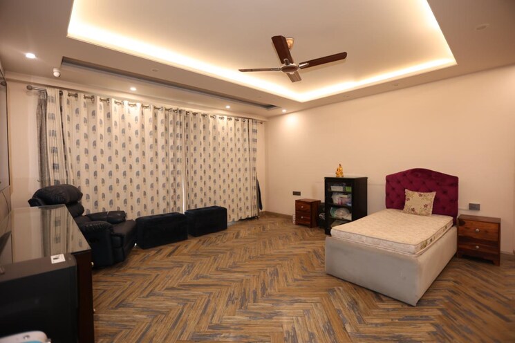 Living Room, defence colony 4 Bedroom 3100 Sq.Ft. Apartment In Defence Colony Delhi 8849661