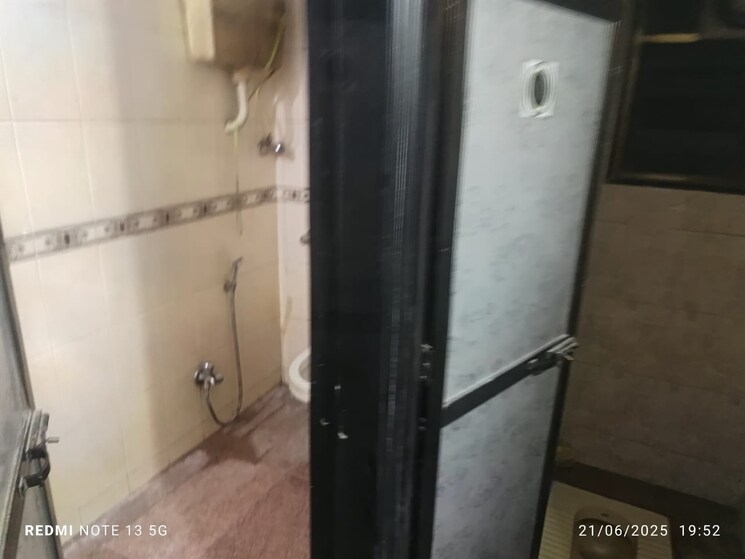 Bathroom, eff-jumbo-darshan-chs 1 Bedroom 400 Sq.Ft. Apartment In Andheri East Mumbai 8849671