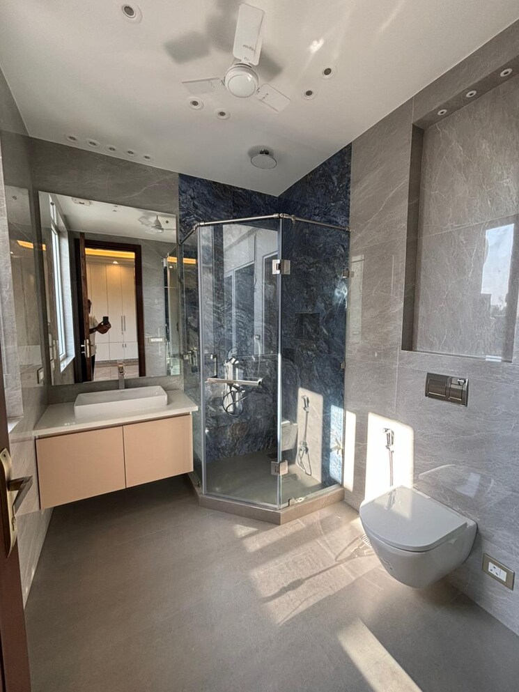 Bathroom, neeti bagh 4 Bedroom 4500 Sq.Ft. Apartment In Neeti Bagh Delhi 8849672