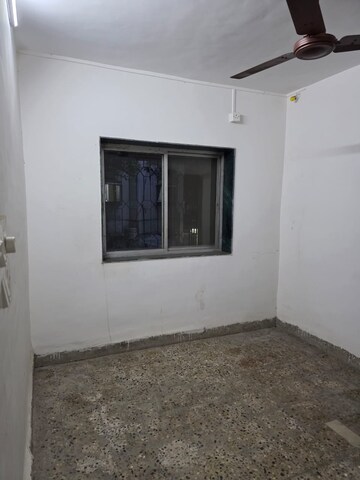 Room in 2 BHK Apartment at Panom Park, Vile Parle East – for Rent