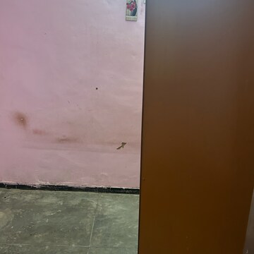 Room in 2 BHK Apartment at Rwa Jalvayu Vihar Noida, Sector 25 – for Sale
