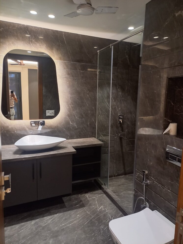 Bathroom, greater kailash ii 3 Bedroom 2000 Sq.Ft. Apartment In Greater Kailash ii Delhi 8849701