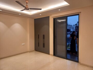 Room in 3 BHK Apartment at Greater Kailash ii – for Rent