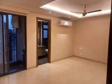 Room in 3 BHK Apartment at Greater Kailash ii – for Rent