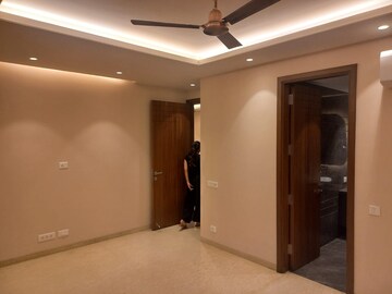 Room in 3 BHK Apartment at Greater Kailash ii – for Rent