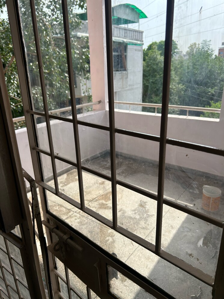 Balcony, rwa-jalvayu-vihar-noida 3.5 Bedroom 1800 Sq.Ft. Apartment In Sector 25 Noida 8849723