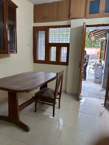 3.5 BHK Apartment For Rent in Rwa Jalvayu Vihar Noida, Sector 25