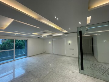 Room in 3 BHK Builder Floor at Panchsheel Enclave – for Rent