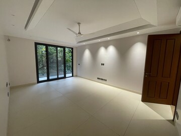 Room in 3 BHK Builder Floor at Panchsheel Enclave – for Rent