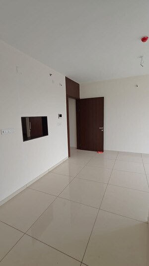 Room in 2 BHK Apartment at Yashwin Orizzonte, Kharadi – for Sale