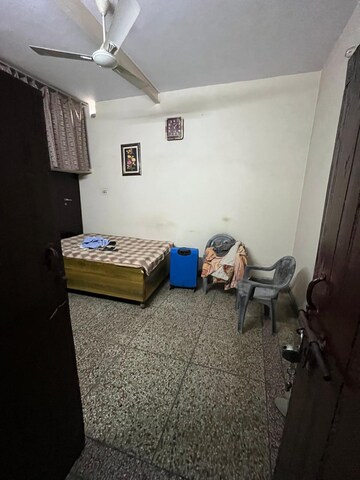 Bedroom in 4 BHK Independent House at Mata Colony – for Rent