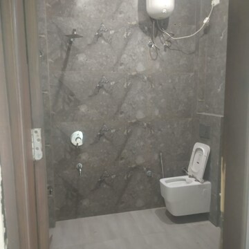 Bathroom in 2 BHK Builder Floor at Ansal Plaza Sector-23, Carterpuri Village – for Rent