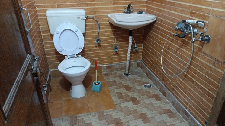 Bathroom, vaishali sector 5 2 Bedroom 1005 Sq.Ft. Builder Floor In Vaishali Sector 5 Ghaziabad 8849783