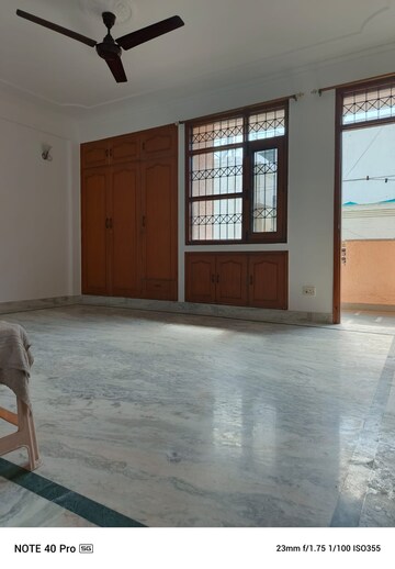 Room in 3 BHK Builder Floor at Saket – for Rent