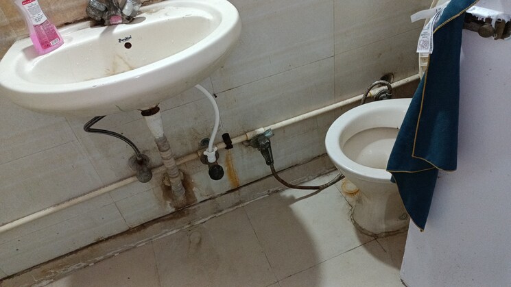 Bathroom, vaishali sector 2 1 Bedroom 520 Sq.Ft. Builder Floor In Vaishali Sector 2 Ghaziabad 8849798