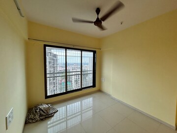 Bedroom in 2 BHK Apartment at Malad West – for Rent