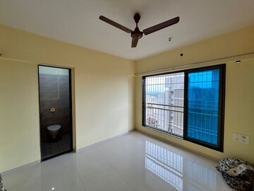 Bedroom in 2 BHK Apartment at Malad West – for Rent