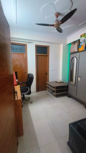Room in 2.5 BHK Apartment at Nirala Aspire, Sector 16 Greater Noida – for Sale