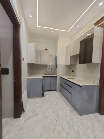 Kitchen in 2 BHK Builder Floor at Abhay Khand – for Rent