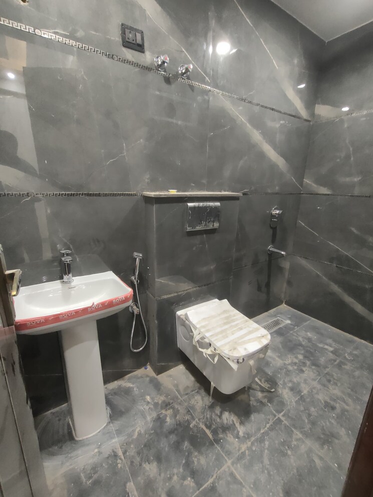 Bathroom, abhay khand 2 Bedroom 820 Sq.Ft. Builder Floor In Abhay Khand Ghaziabad 8849804