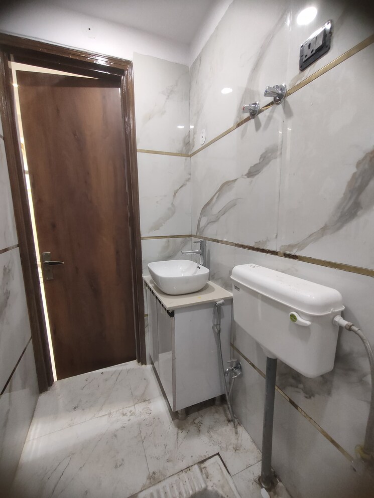 Bathroom, abhay khand 2 Bedroom 820 Sq.Ft. Builder Floor In Abhay Khand Ghaziabad 8849804