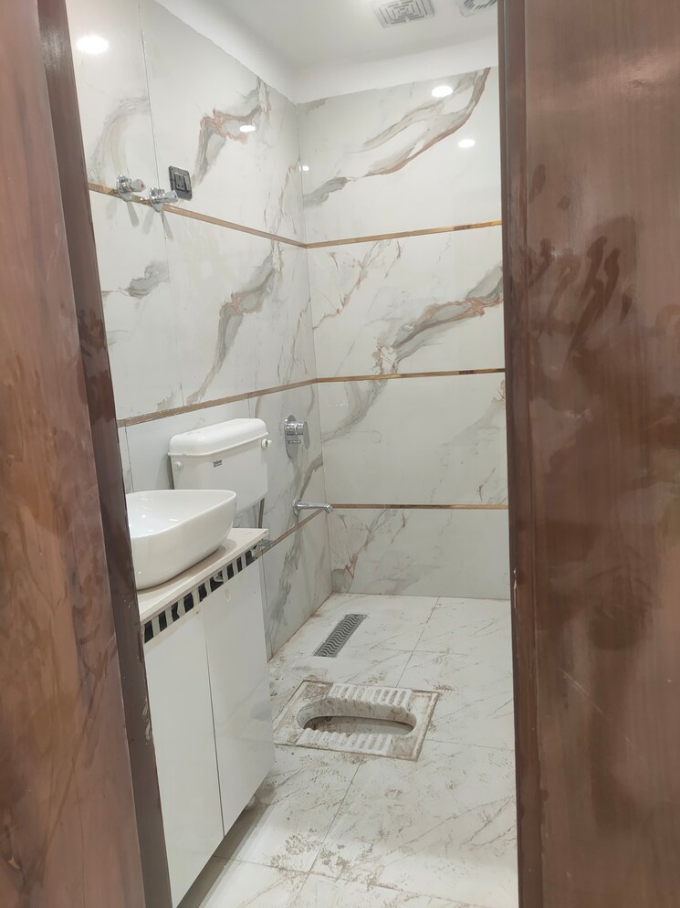 Bathroom, abhay khand 2 Bedroom 820 Sq.Ft. Builder Floor In Abhay Khand Ghaziabad 8849804