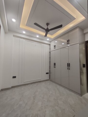 Room in 2 BHK Builder Floor at Abhay Khand – for Rent