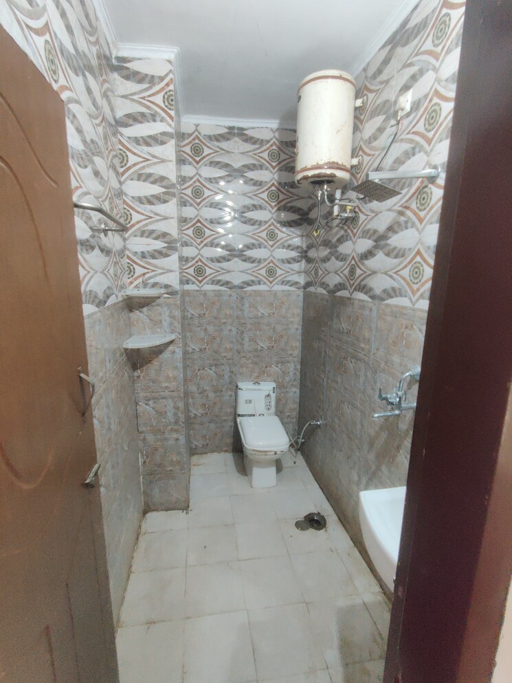 Bathroom, guru-nanak-enclave 2 Bedroom 900 Sq.Ft. Builder Floor In Dhakoli Zirakpur 8849822