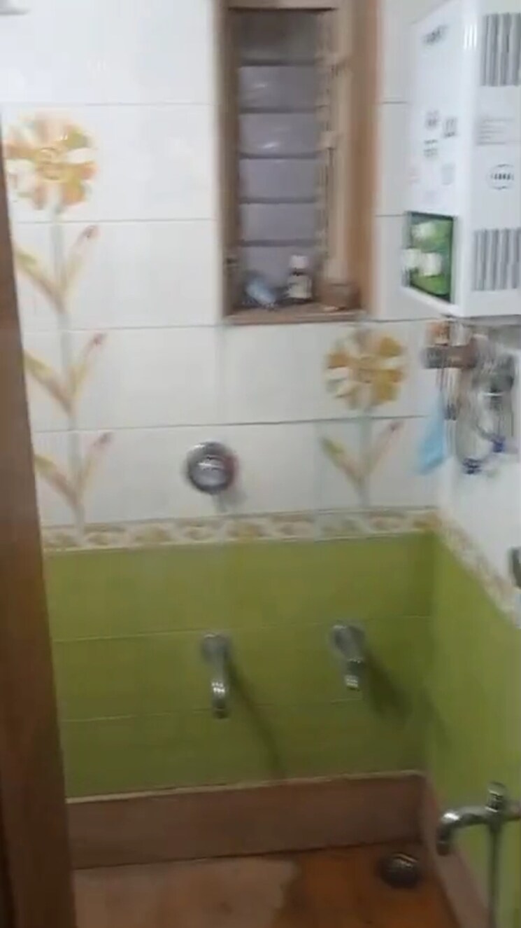 Bathroom, sher-e-punjab 4 Bedroom 1400 Sq.Ft. Apartment In Andheri East Mumbai 8849829