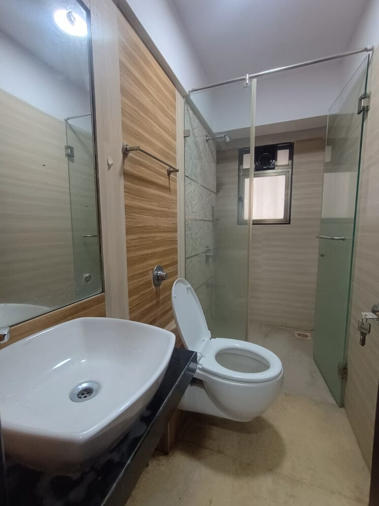 Bathroom, shree-mangesh 2 Bedroom 800 Sq.Ft. Apartment In Chembur Mumbai 8849833